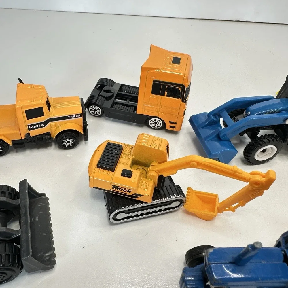 Diecast Construction Vehicle Lot of 13 Play Set Boy Toy 1 in to 2 in